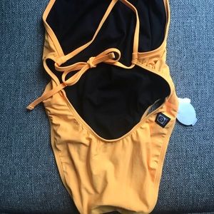 JOLYN SIZE: 32 JACKSON 2 yellow one piece